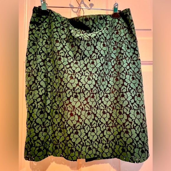 New York & Company lace skirt - green and black lace w/black lining - size 12 - Picture 3 of 8